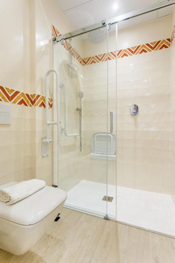 Espectacular Casa De 6 Dormitorios, 7 Banos Y 2 Terrazas Vakantiehuis